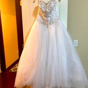 Wedding dress